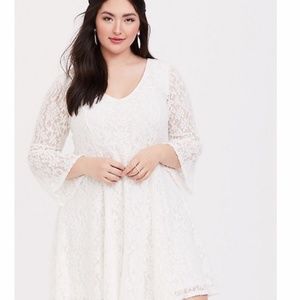 TORRID ivory lace bell sleeve trapeze Size 2